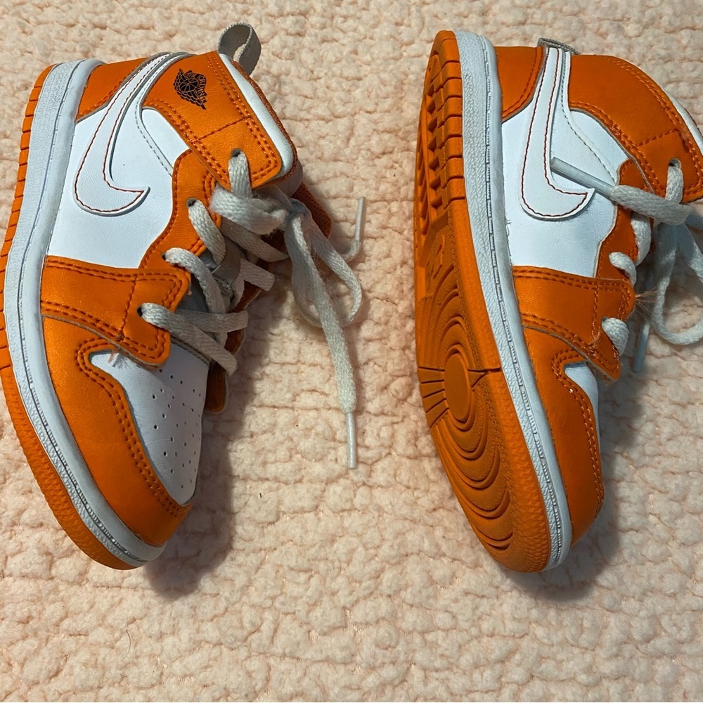 Air Jordan 1 mid top “ electro orange” size 10c youth - Picture 8 of 11